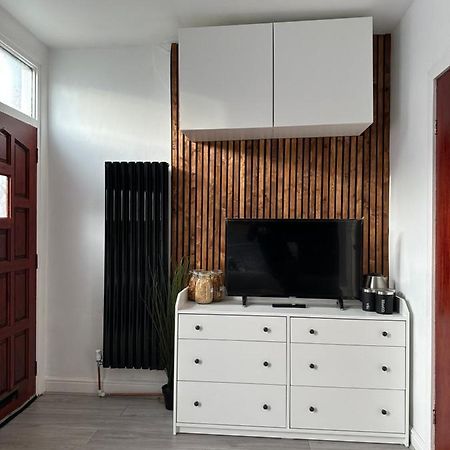 Modern En Suite Bedroom Close To City Centre Leeds  Kültér fotó