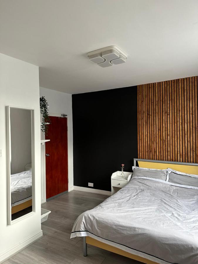 Modern En Suite Bedroom Close To City Centre Leeds  Kültér fotó