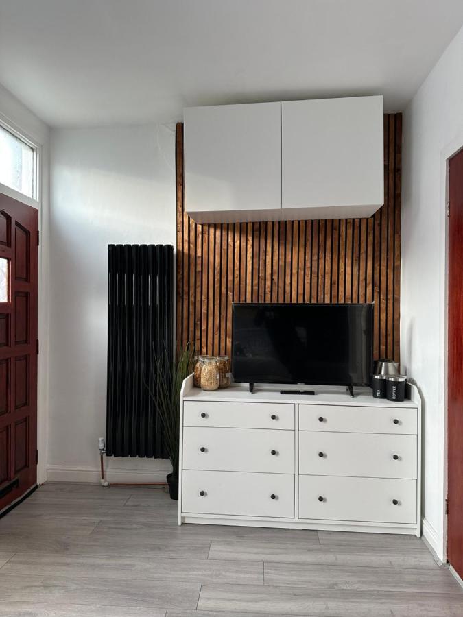 Modern En Suite Bedroom Close To City Centre Leeds  Kültér fotó